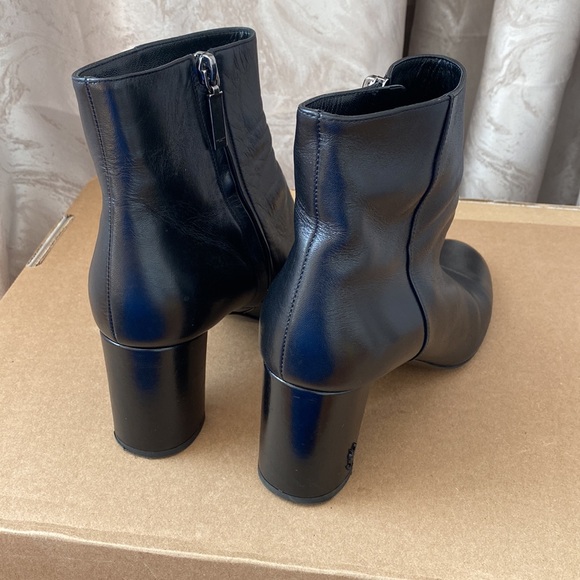 YSL boots, size 40 (runs size small) perfect for SZ 39, black. Very comfortable - Picture 8 of 9